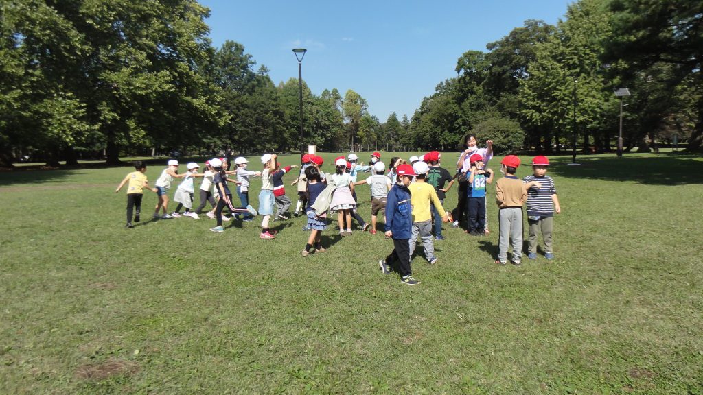 １年生　秋の遠足（野川公園）