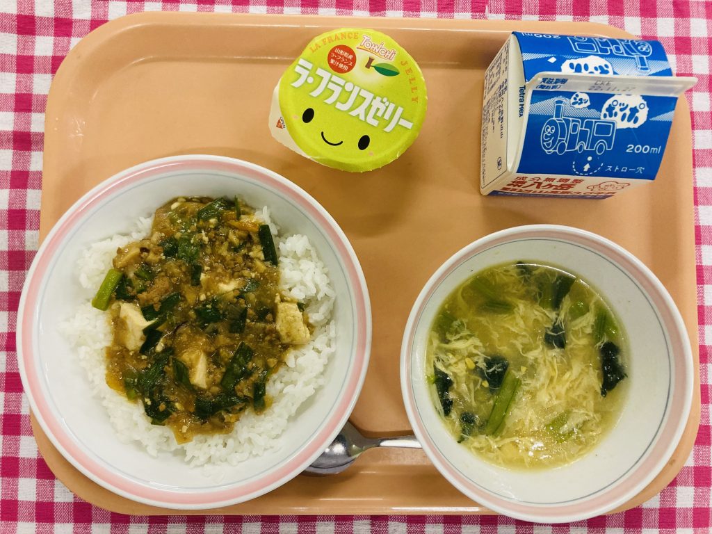 給食では丼ぶりスタイルで♪