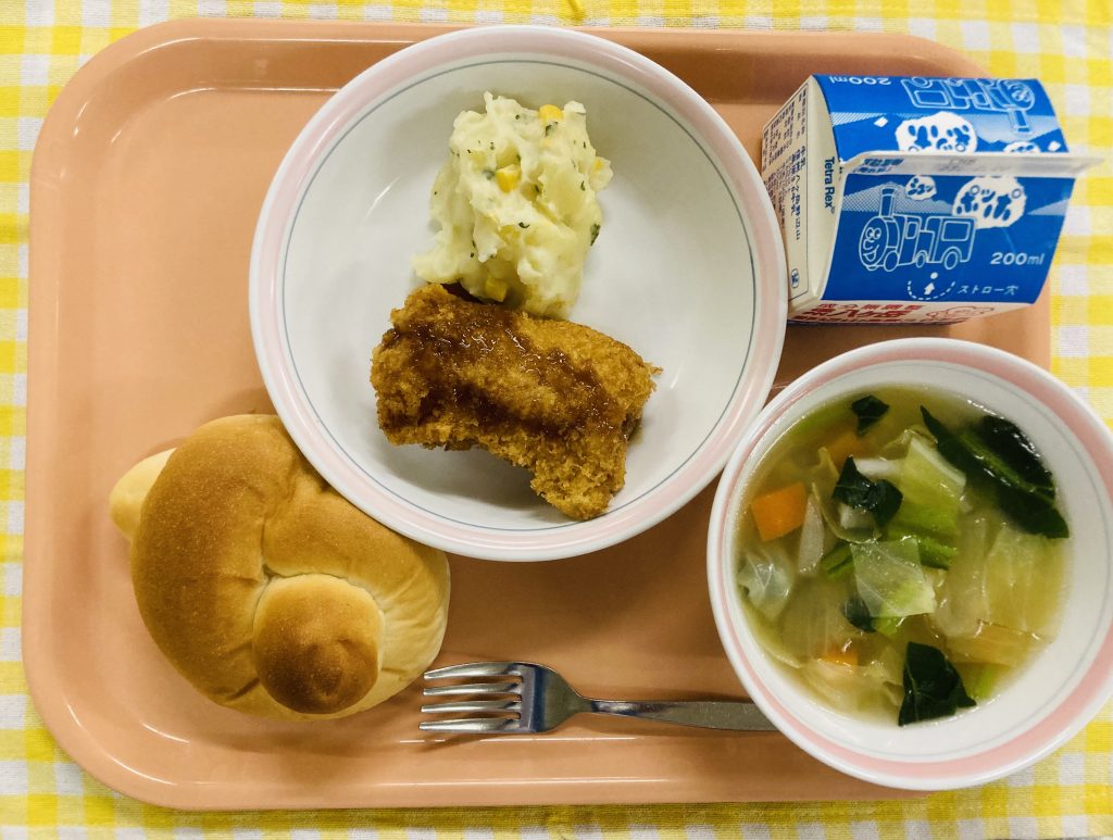 雪の日にこそ、あったか～い給食♪