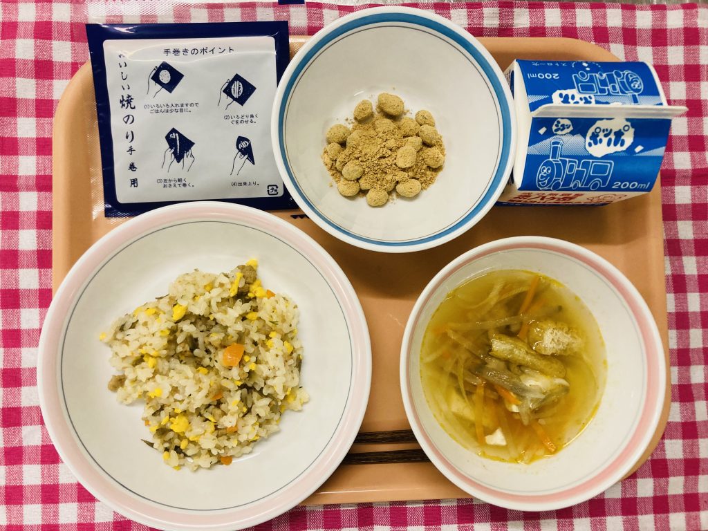 自分で巻き巻き～♪楽しい給食！