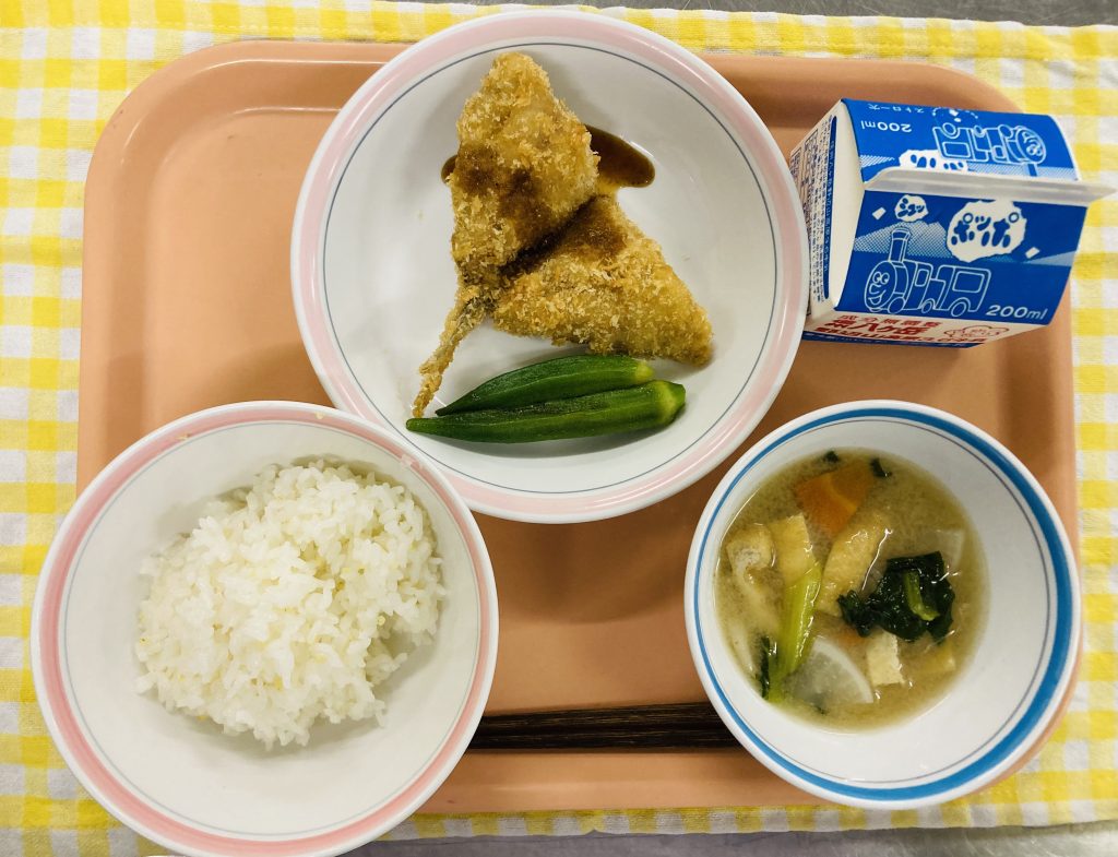 オクラに隠された、給食室の愛情…♥