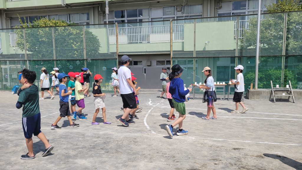 異学年交流　1年生と4年生