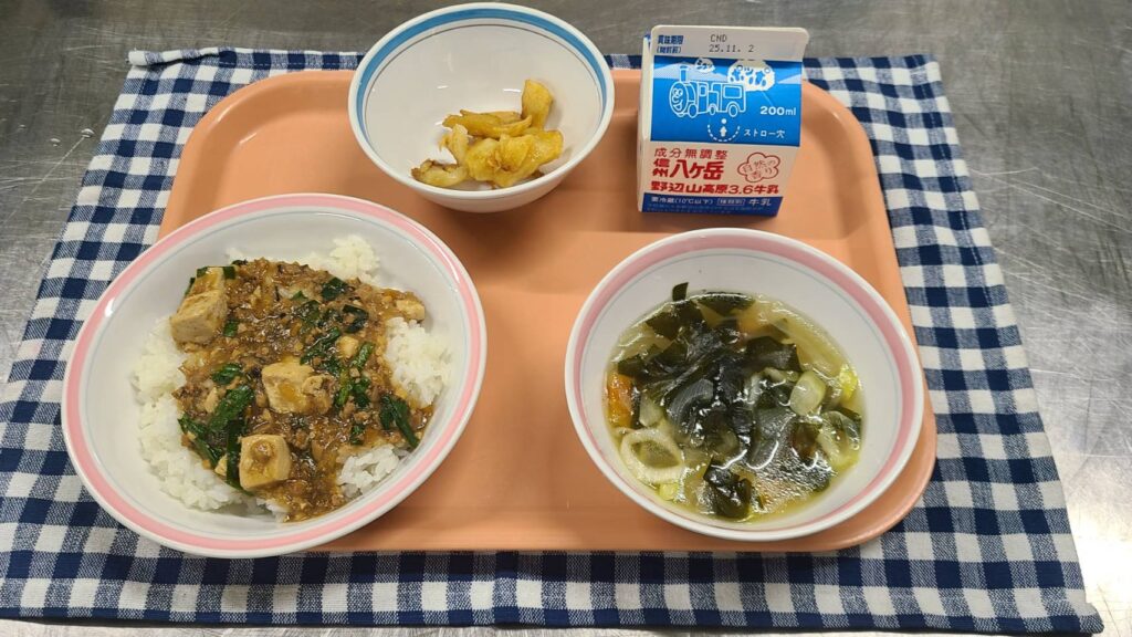 麻婆丼と中華風フライドポテトで大満足