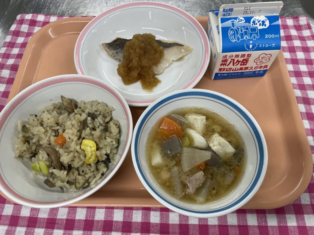 秋の味覚たっぷり！栗入り吹き寄せご飯