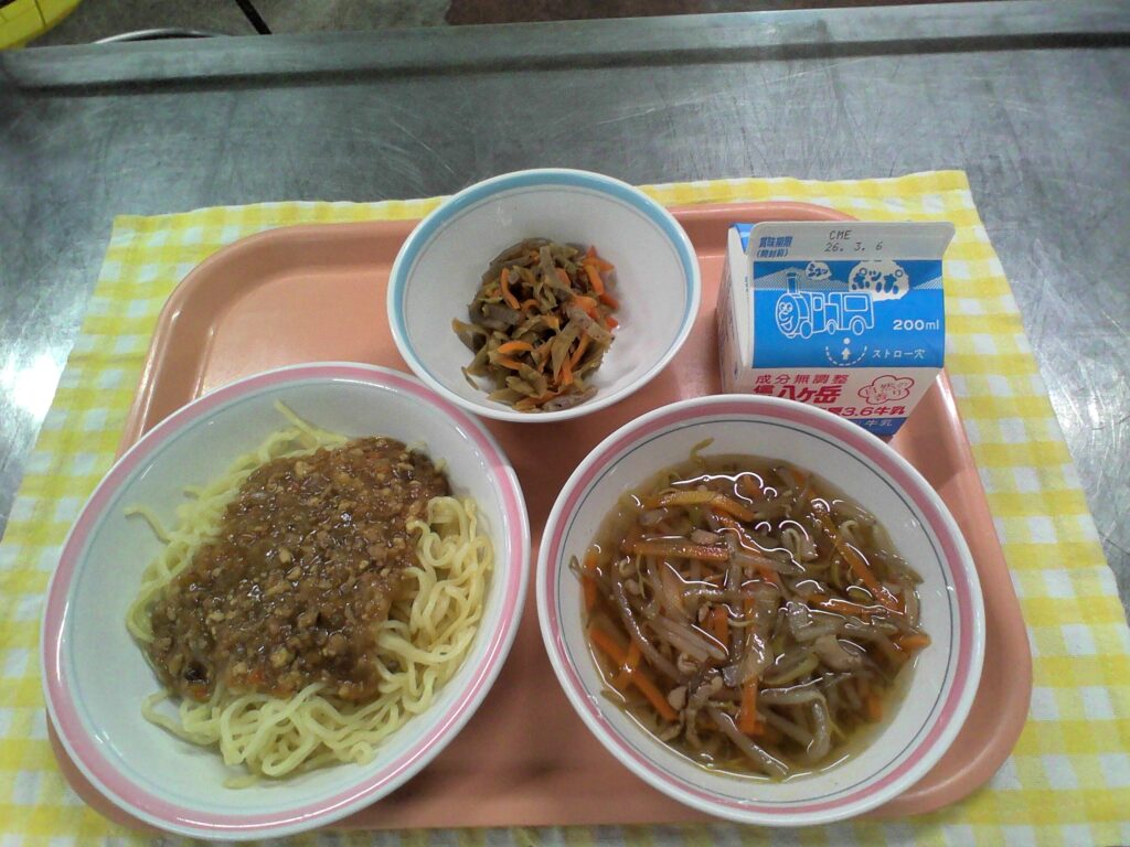 食欲そそるジャージャー麺