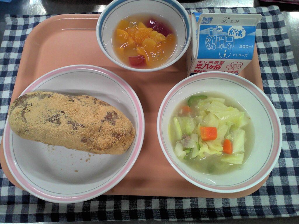 揚げパン給食です。